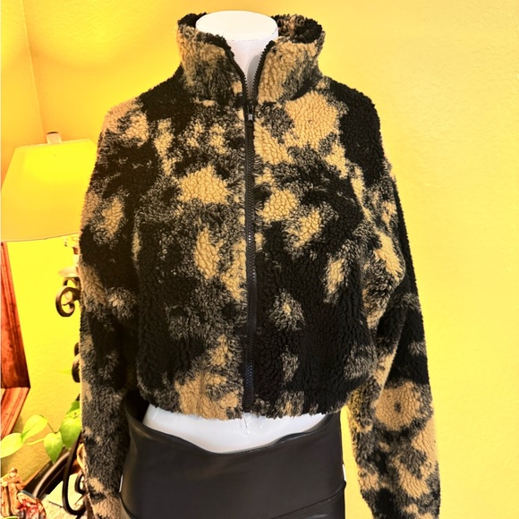 Aria Black and Tan Teddy Jacket - Picture 1 of 11